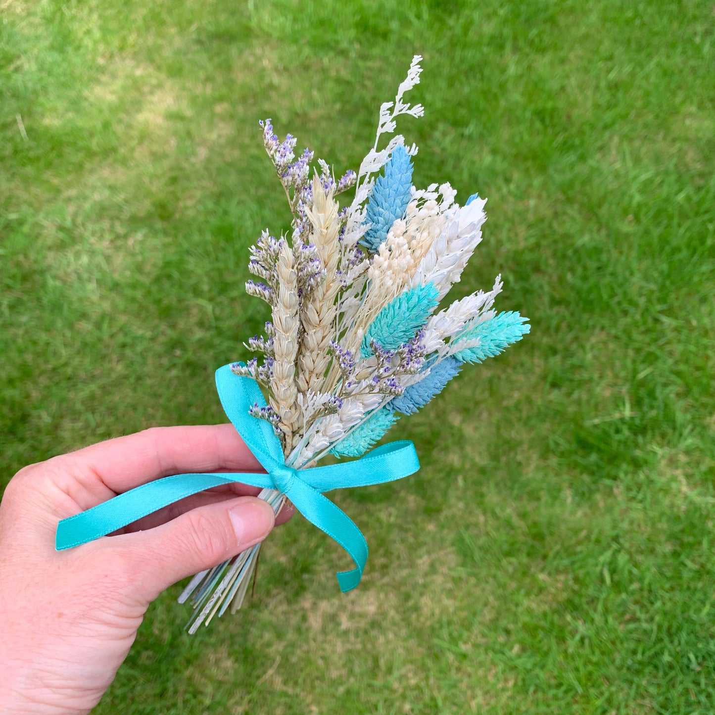 mini dried flower bouquet in blue and white
