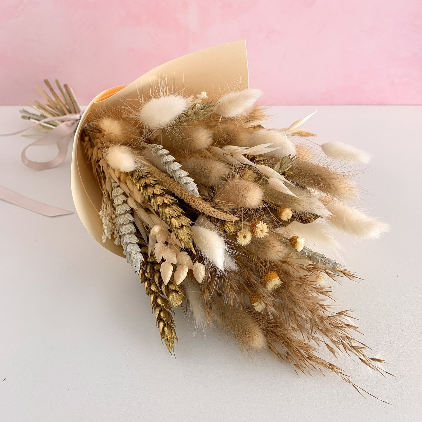 dried flower bouquet neutral
