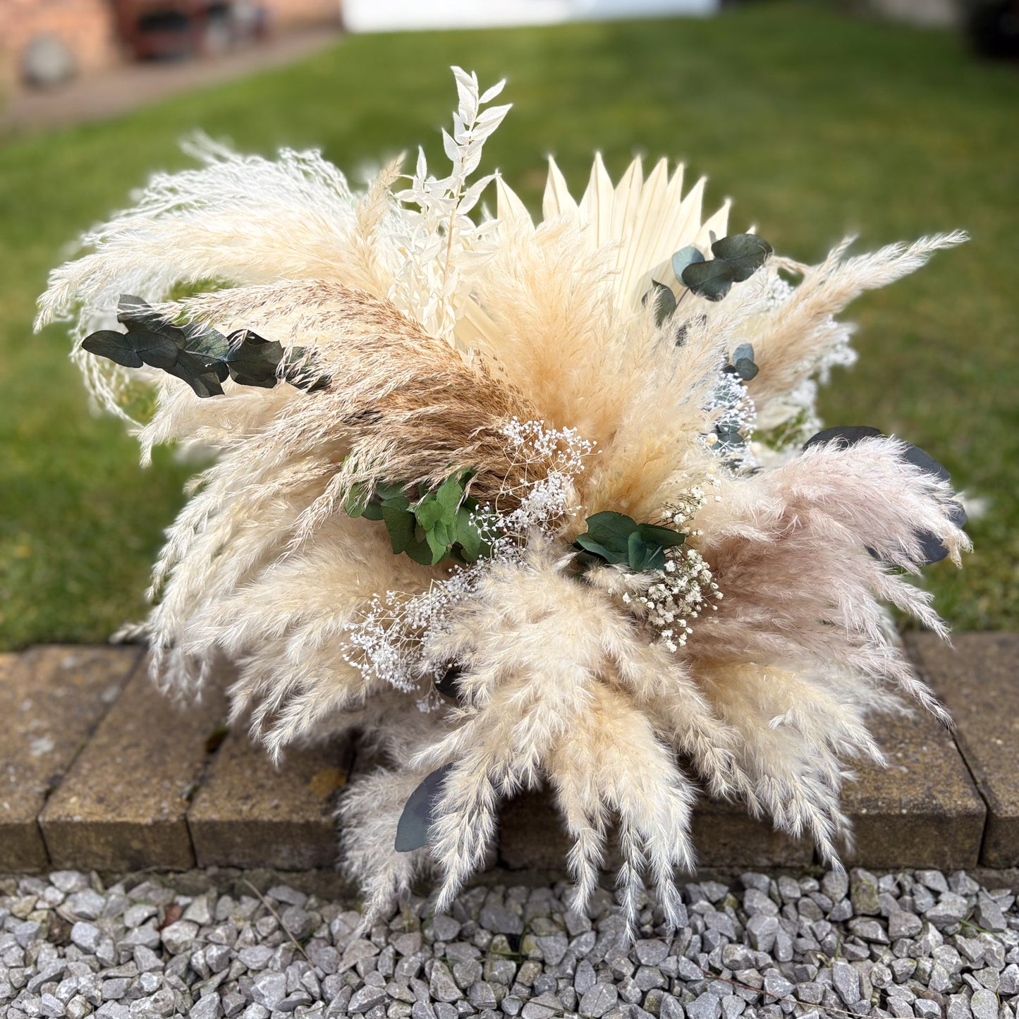 pampas and gypsophila cloud for wedding