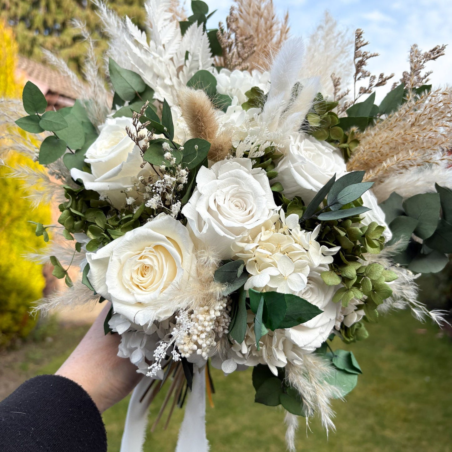 white and green bridal bouquet