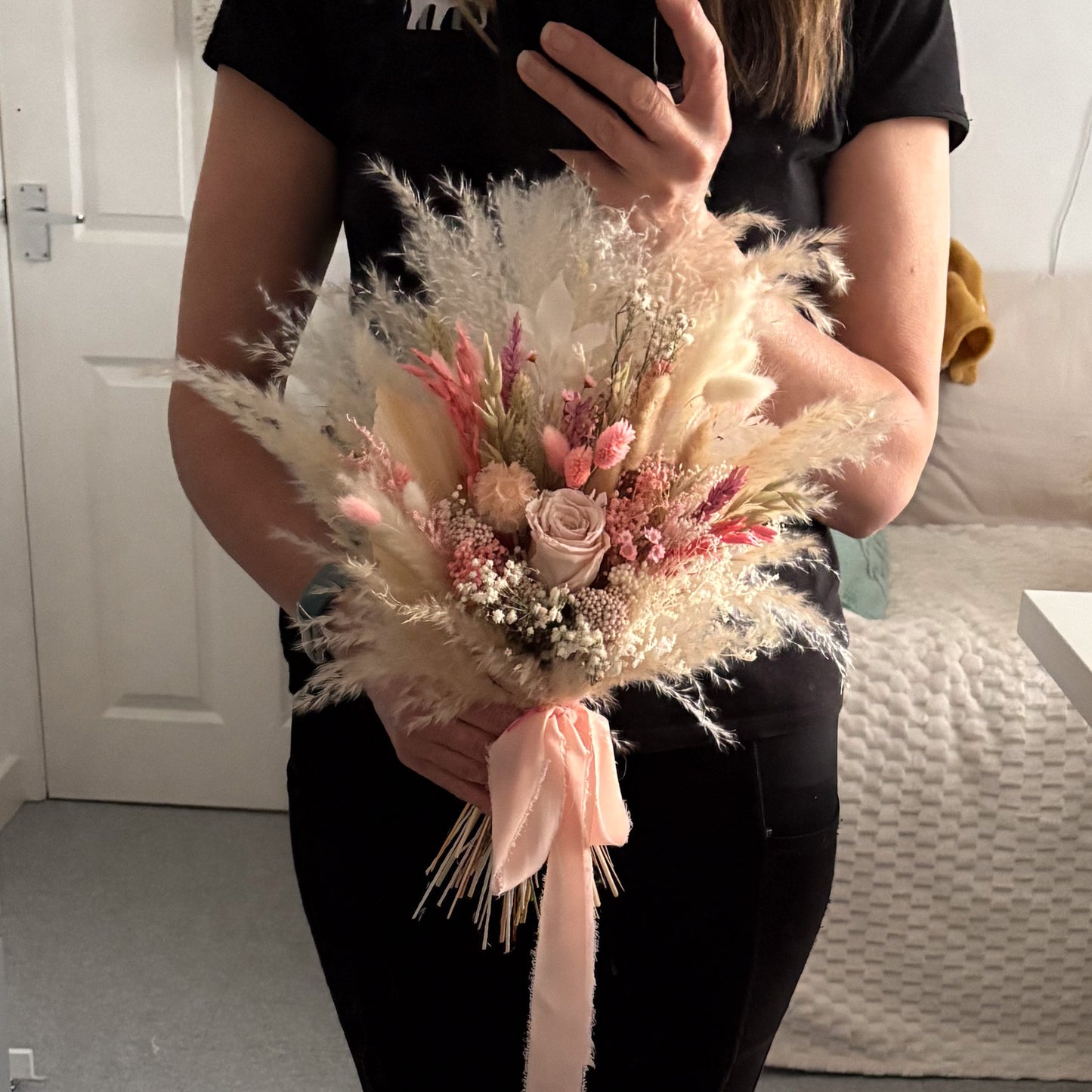 bridesmaid bouquet wirh pampas