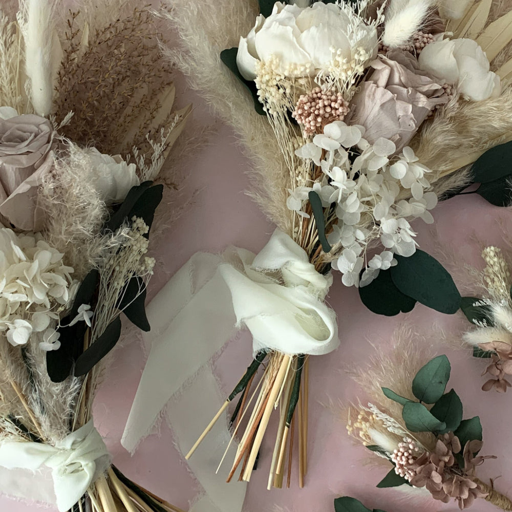 Your Wedding Day - Fresh or Dried Flowers?