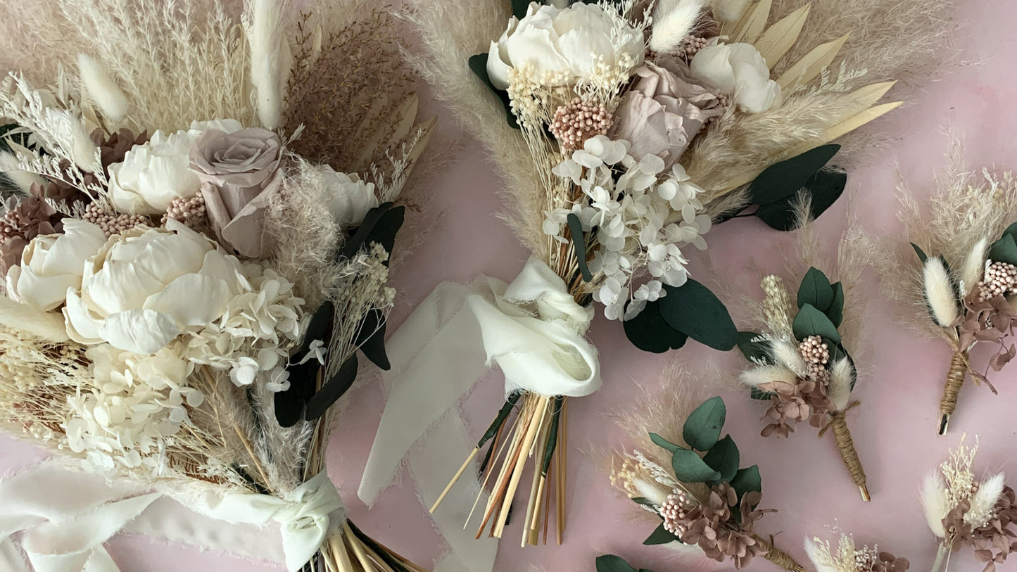 Your Wedding Day - Fresh or Dried Flowers?