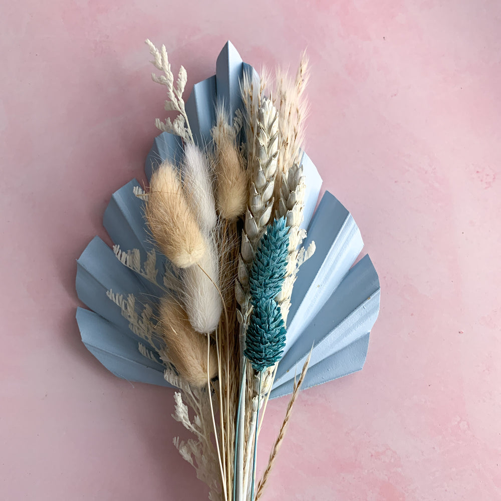 baby blue palm spear and dried flowers for cake