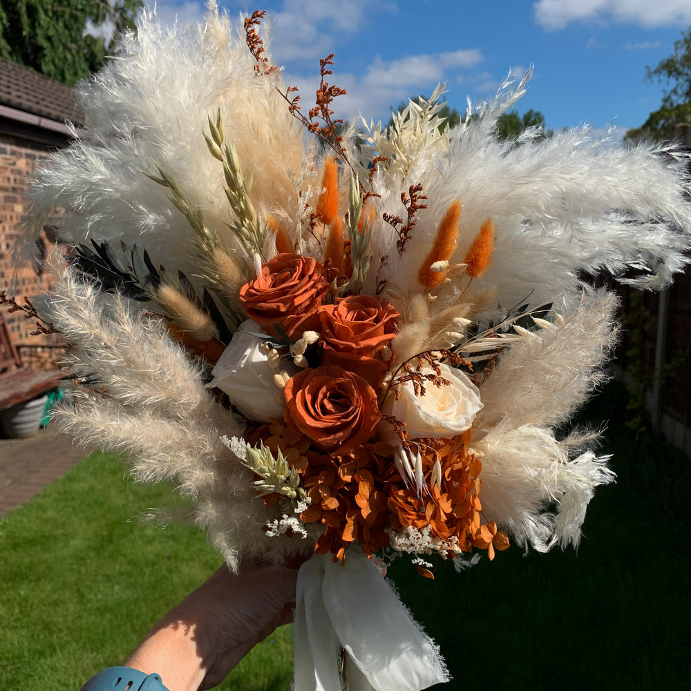 
                      
                        burnt orange wedding bouquet
                      
                    