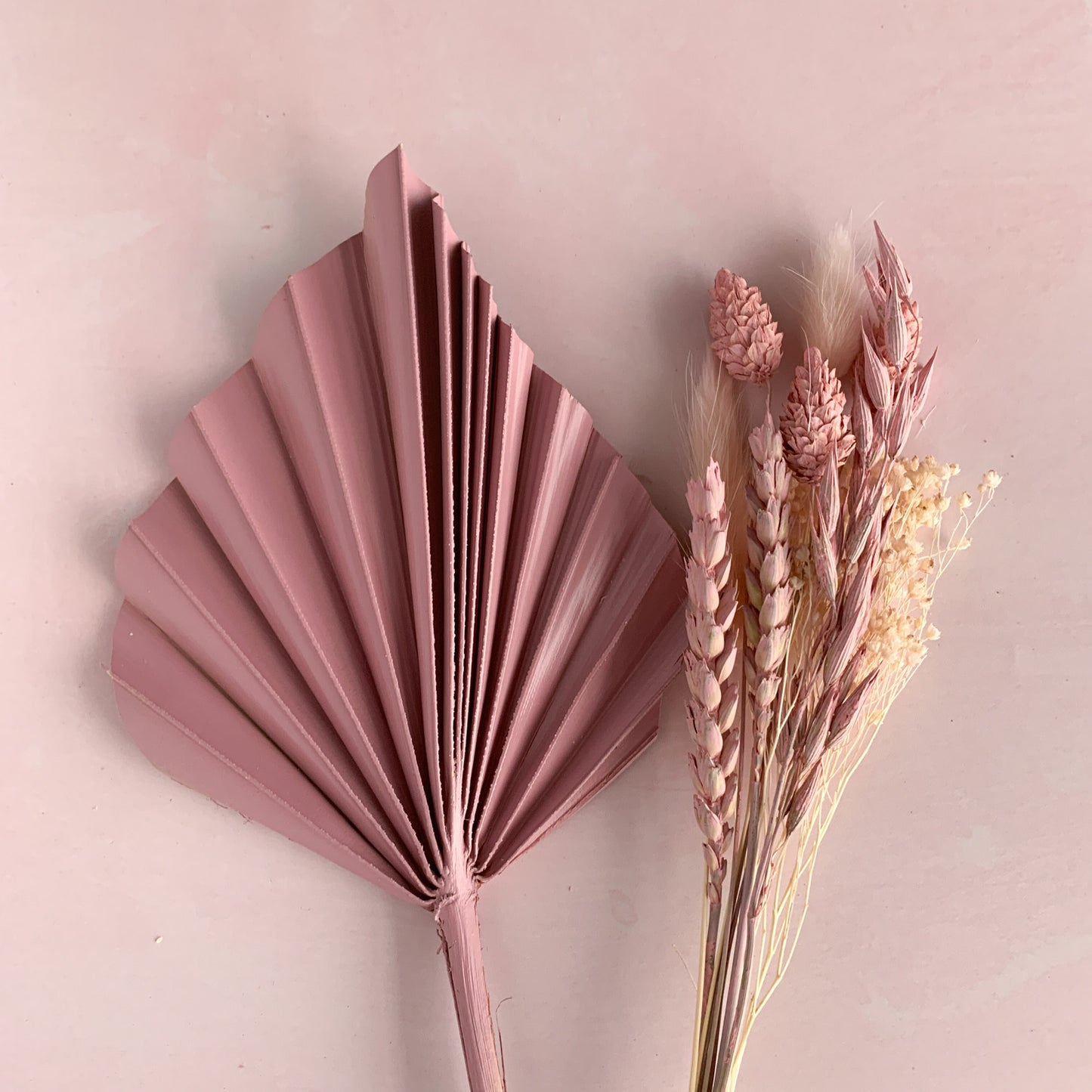 dusky pink palm spear and dried flowers for cake