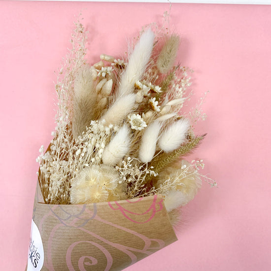 Load image into Gallery viewer, Natural dried flower mini bouquet
