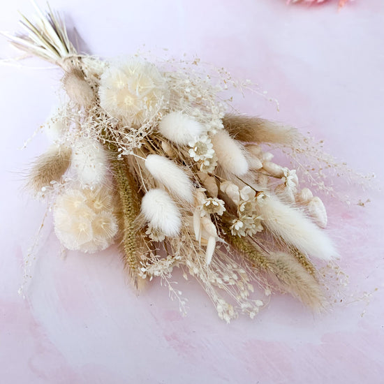 Load image into Gallery viewer, Neutral dried flower mini bouquet
