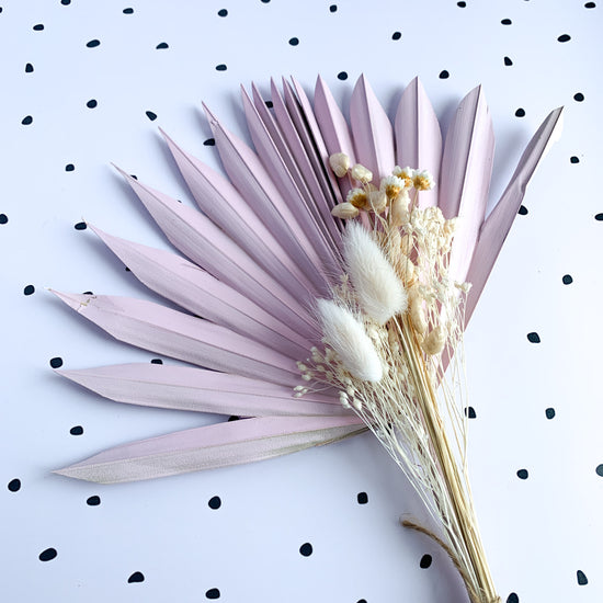 Small pink sun palm and dried flower set