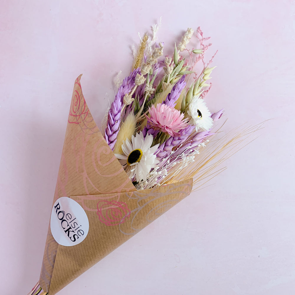 
                      
                        sustainable dried flower bunch
                      
                    