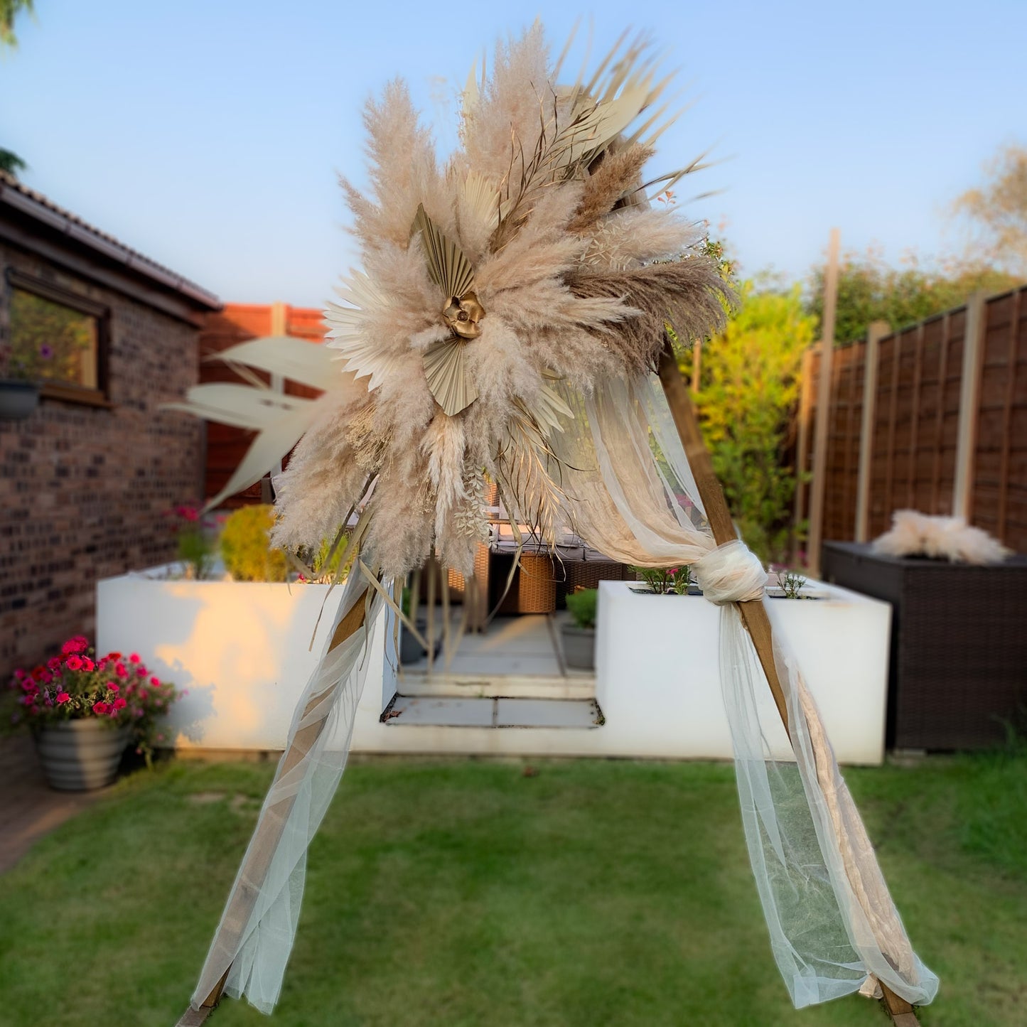 Triangle Pampas Arch - For Hire