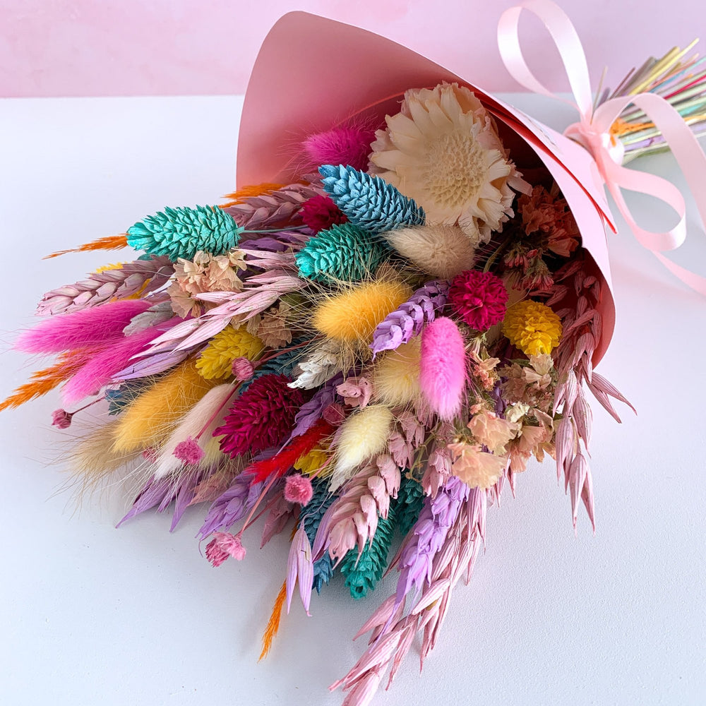 
                      
                        vibrant dried flower bouquet for gifting
                      
                    