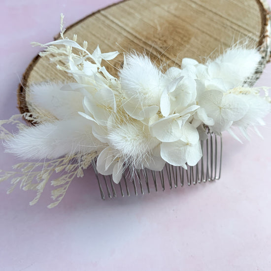 Load image into Gallery viewer, White dried flower hair comb
