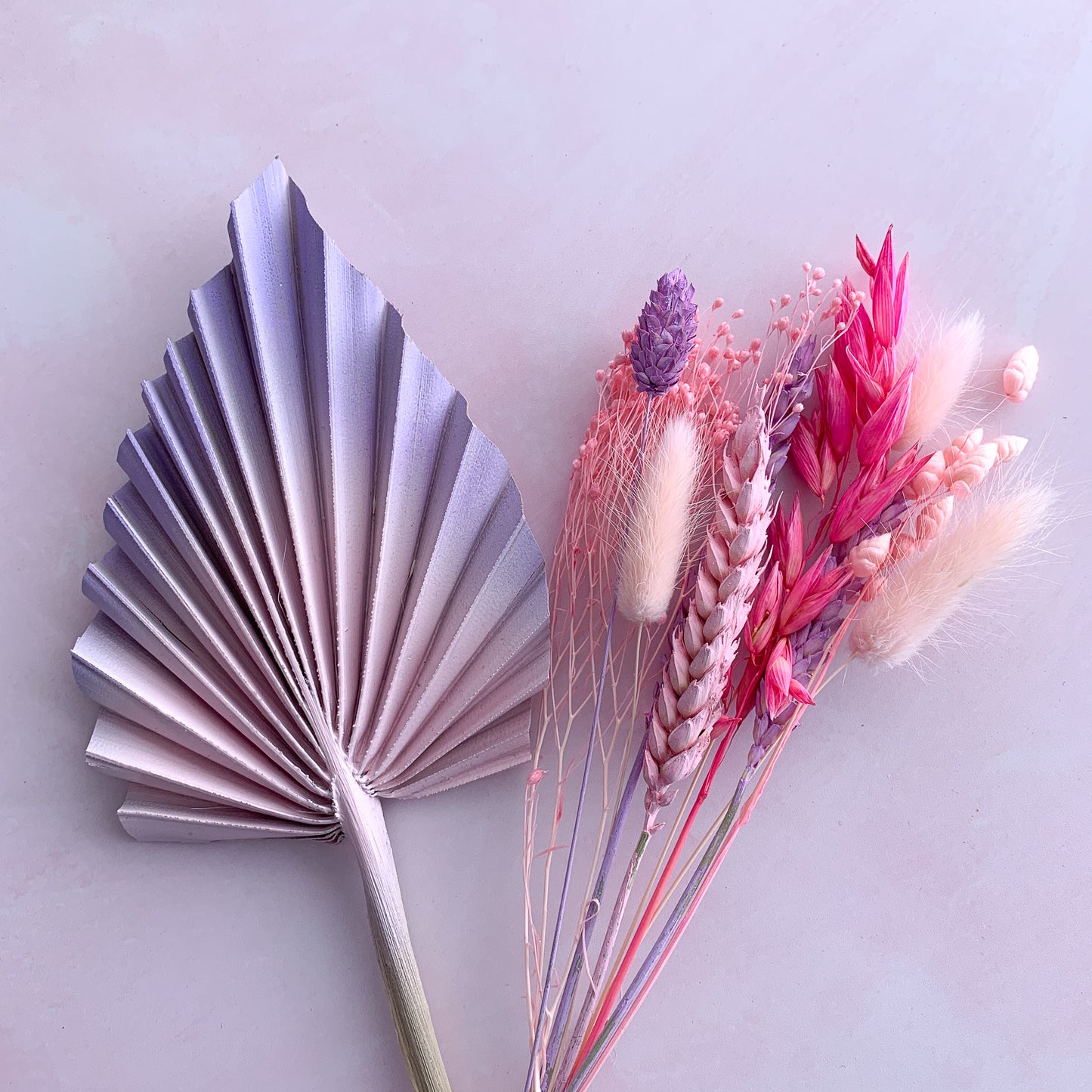 Load image into Gallery viewer, Lilac and hot pink palm spear set
